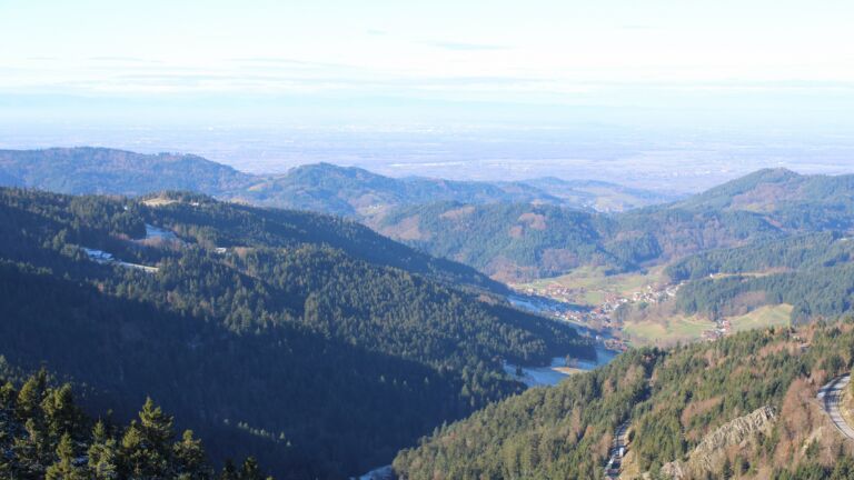 Dieses Bild zeigt eine Webcam-Aufnahme vom Achertal, aufgenommen am Mittwoch, den 19.11.2025 um 11:10 Uhr. Die Temperatur betrug -0.5°C.