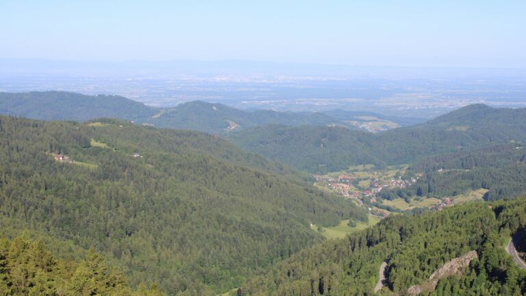 Dieses Bild zeigt eine Webcam-Aufnahme vom Achertal, aufgenommen am Freitag, den 30.05.2025 um 08:40 Uhr. Die Temperatur betrug 17.3°C.