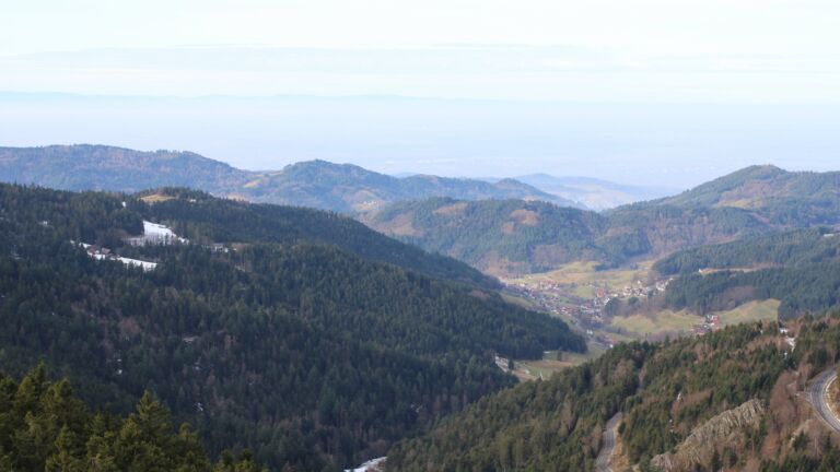 Dieses Bild zeigt eine Webcam-Aufnahme vom Achertal, aufgenommen am Samstag, den 17.01.2026 um 11:30 Uhr. Die Temperatur betrug 7°C.