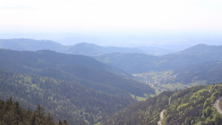 Dieses Bild zeigt eine Webcam-Aufnahme vom Achertal, aufgenommen am Freitag, den 09.05.2025 um 17:40 Uhr. Die Temperatur betrug 10.3°C.