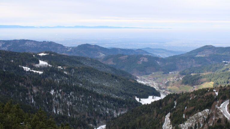 Dieses Bild zeigt eine Webcam-Aufnahme vom Achertal, aufgenommen am Sonntag, den 23.11.2025 um 11:40 Uhr. Die Temperatur betrug -1.1°C.