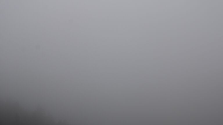 Dieses Bild zeigt eine Webcam-Aufnahme vom Achertal, aufgenommen am Sonntag, den 26.10.2025 um 08:40 Uhr. Die Temperatur betrug -0.2°C.
