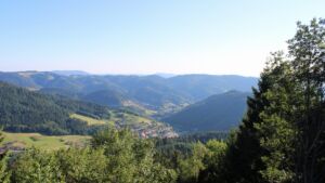 Dieses Bild zeigt eine Webcam-Aufnahme vom Achertal, aufgenommen am Donnerstag, den 09.07.2026 um 19:10 Uhr. Die Temperatur betrug 30.2°C.