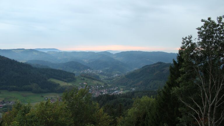 Dieses Bild zeigt eine Webcam-Aufnahme vom Achertal, aufgenommen am Sonntag, den 04.10.2026 um 18:50 Uhr. Die Temperatur betrug 15.9°C.