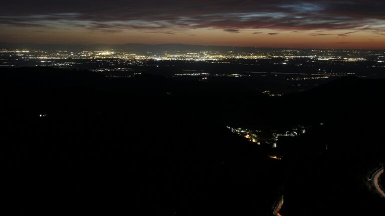 Dieses Bild zeigt eine Webcam-Aufnahme vom Achertal, aufgenommen am Montag, den 06.04.2026 um 21:20 Uhr. Die Temperatur betrug 10.6°C.