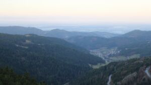 Dieses Bild zeigt eine Webcam-Aufnahme vom Achertal, aufgenommen am Donnerstag, den 18.12.2025 um 08:30 Uhr. Die Temperatur betrug 5.2°C.