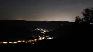 Dieses Bild zeigt eine Webcam-Aufnahme vom Achertal, aufgenommen am Sonntag, den 23.08.2026 um 04:40 Uhr. Die Temperatur betrug 12.8°C.