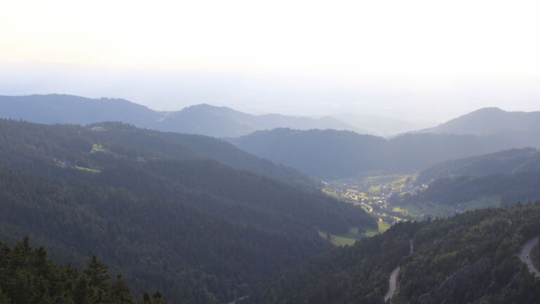 Dieses Bild zeigt eine Webcam-Aufnahme vom Achertal, aufgenommen am Donnerstag, den 31.07.2025 um 19:50 Uhr. Die Temperatur betrug 15.1°C.
