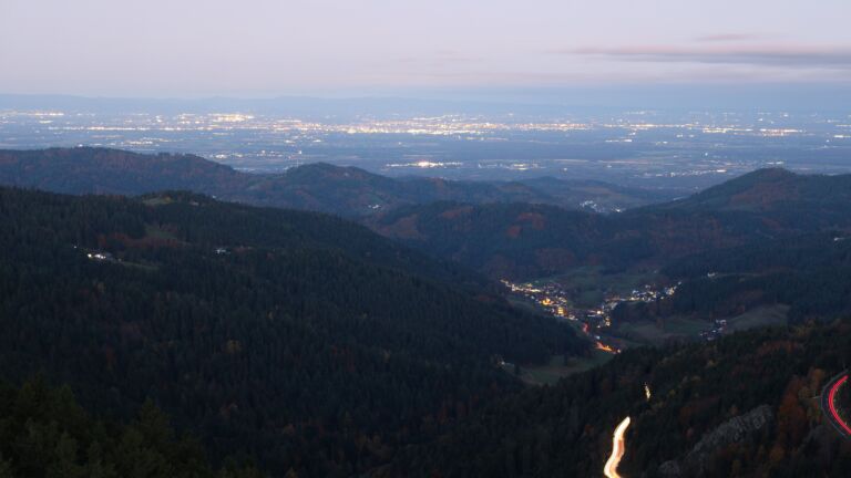 Dieses Bild zeigt eine Webcam-Aufnahme vom Achertal, aufgenommen am Mittwoch, den 29.10.2025 um 06:30 Uhr. Die Temperatur betrug 5.7°C.