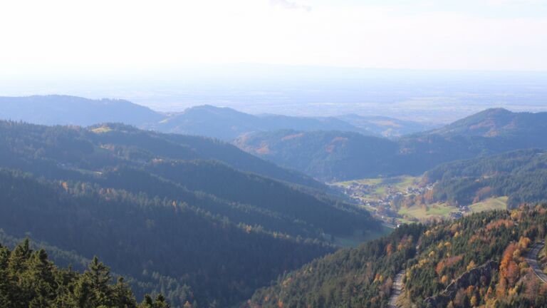 Dieses Bild zeigt eine Webcam-Aufnahme vom Achertal, aufgenommen am Donnerstag, den 30.10.2025 um 15:10 Uhr. Die Temperatur betrug 7.6°C.