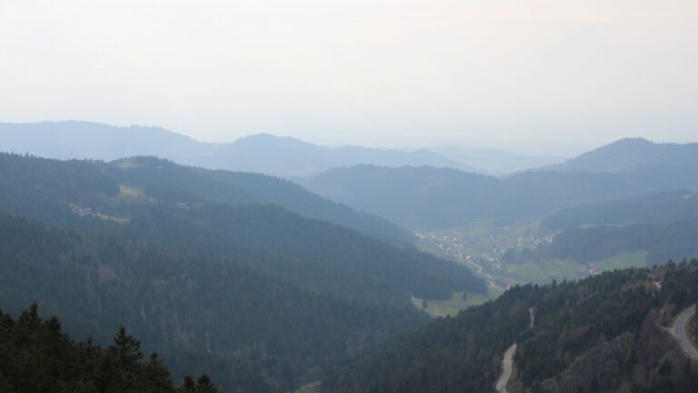 Dieses Bild zeigt eine Webcam-Aufnahme vom Achertal, aufgenommen am Samstag, den 21.03.2026 um 16:10 Uhr. Die Temperatur betrug 6.1°C.