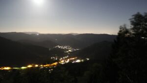 Dieses Bild zeigt eine Webcam-Aufnahme vom Achertal, aufgenommen am Montag, den 21.09.2026 um 23:30 Uhr. Die Temperatur betrug 11.3°C.