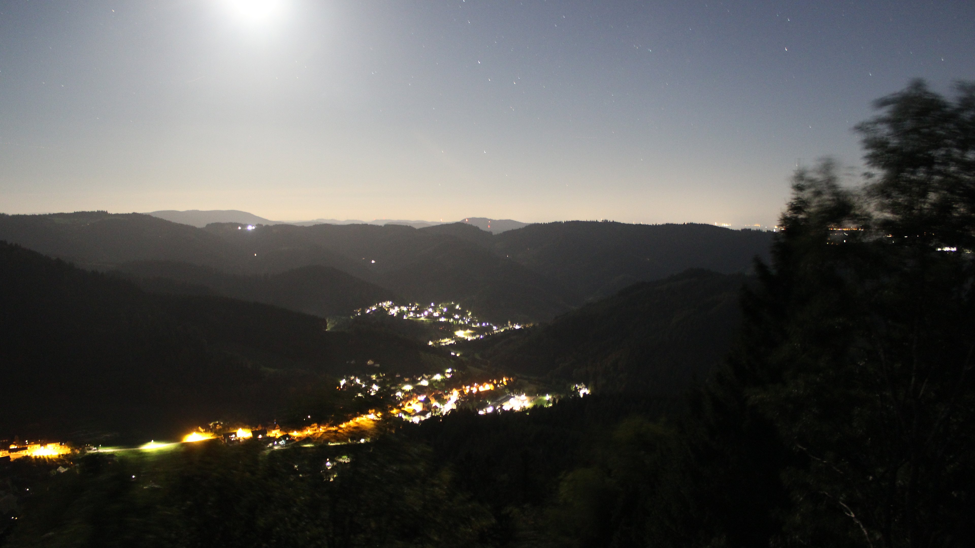 Dieses Bild zeigt eine Webcam-Aufnahme vom Achertal, aufgenommen am Montag, den 21.09.2026 um 23:30 Uhr. Die Temperatur betrug 11.3°C.