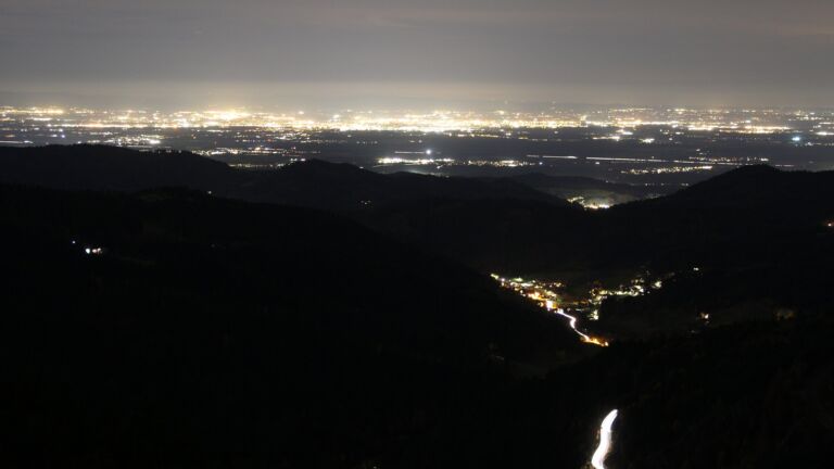 Dieses Bild zeigt eine Webcam-Aufnahme vom Achertal, aufgenommen am Donnerstag, den 30.10.2025 um 20:30 Uhr. Die Temperatur betrug 6.6°C.