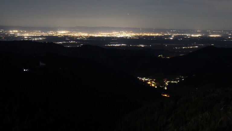 Dieses Bild zeigt eine Webcam-Aufnahme vom Achertal, aufgenommen am Sonntag, den 05.04.2026 um 02:30 Uhr. Die Temperatur betrug 9.6°C.