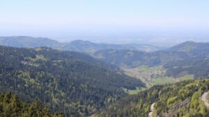 Dieses Bild zeigt eine Webcam-Aufnahme vom Achertal, aufgenommen am Sonntag, den 26.04.2026 um 13:50 Uhr. Die Temperatur betrug 15.2°C.