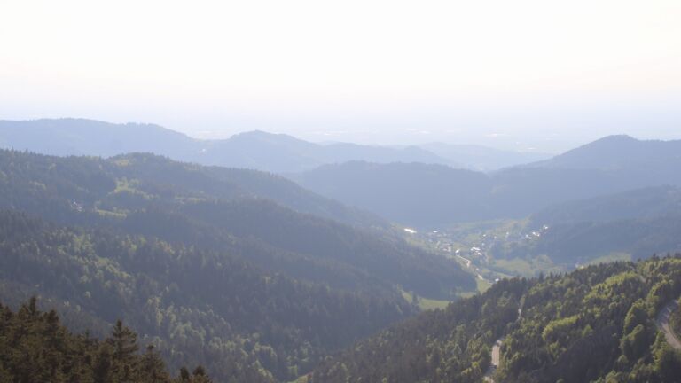 Dieses Bild zeigt eine Webcam-Aufnahme vom Achertal, aufgenommen am Samstag, den 02.05.2026 um 18:50 Uhr. Die Temperatur betrug 19.1°C.