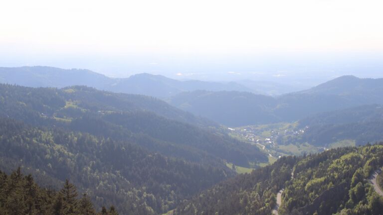 Dieses Bild zeigt eine Webcam-Aufnahme vom Achertal, aufgenommen am Freitag, den 09.05.2025 um 18:30 Uhr. Die Temperatur betrug 9.8°C.