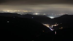 Dieses Bild zeigt eine Webcam-Aufnahme vom Achertal, aufgenommen am Mittwoch, den 10.12.2025 um 18:00 Uhr. Die Temperatur betrug 5.9°C.