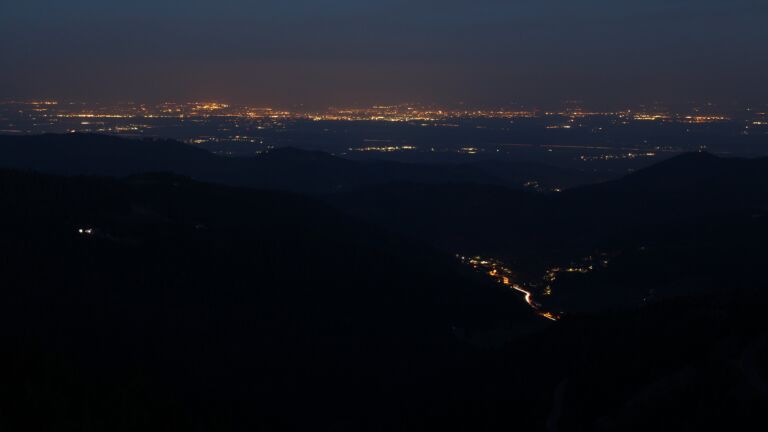 Dieses Bild zeigt eine Webcam-Aufnahme vom Achertal, aufgenommen am Freitag, den 20.03.2026 um 05:40 Uhr. Die Temperatur betrug 2.3°C.