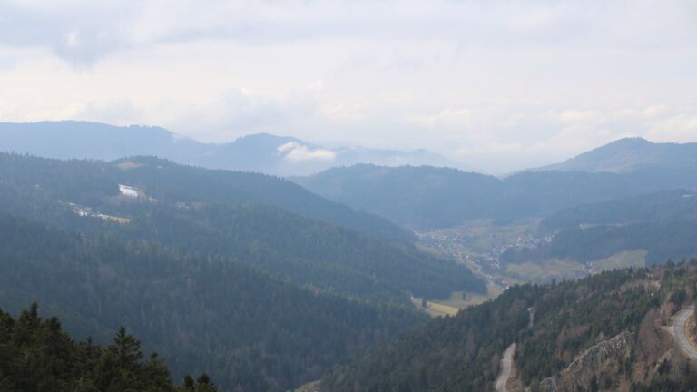 Dieses Bild zeigt eine Webcam-Aufnahme vom Achertal, aufgenommen am Montag, den 09.02.2026 um 14:10 Uhr. Die Temperatur betrug 3.8°C.