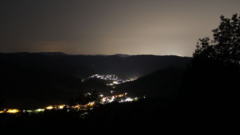 Dieses Bild zeigt eine Webcam-Aufnahme vom Achertal, aufgenommen am Sonntag, den 26.07.2026 um 03:40 Uhr. Die Temperatur betrug 18.6°C.