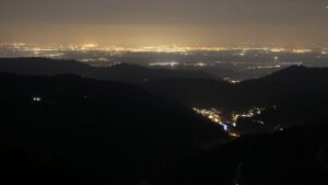 Dieses Bild zeigt eine Webcam-Aufnahme vom Achertal, aufgenommen am Dienstag, den 24.03.2026 um 22:00 Uhr. Die Temperatur betrug 6.4°C.