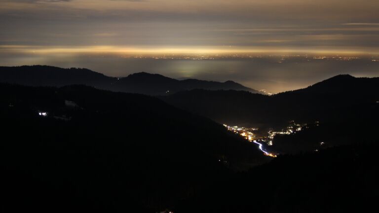 Dieses Bild zeigt eine Webcam-Aufnahme vom Achertal, aufgenommen am Freitag, den 23.01.2026 um 20:30 Uhr. Die Temperatur betrug 3.8°C.