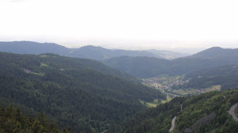 Dieses Bild zeigt eine Webcam-Aufnahme vom Achertal, aufgenommen am Freitag, den 23.05.2025 um 19:10 Uhr. Die Temperatur betrug 7.1°C.