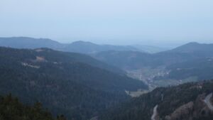 Dieses Bild zeigt eine Webcam-Aufnahme vom Achertal, aufgenommen am Samstag, den 07.03.2026 um 07:00 Uhr. Die Temperatur betrug 9.4°C.