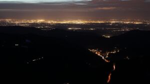 Dieses Bild zeigt eine Webcam-Aufnahme vom Achertal, aufgenommen am Freitag, den 16.01.2026 um 18:10 Uhr. Die Temperatur betrug 6.1°C.