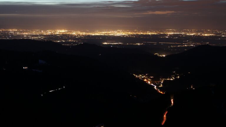 Dieses Bild zeigt eine Webcam-Aufnahme vom Achertal, aufgenommen am Freitag, den 16.01.2026 um 18:10 Uhr. Die Temperatur betrug 6.1°C.