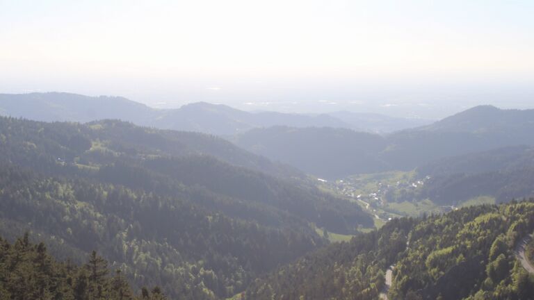 Dieses Bild zeigt eine Webcam-Aufnahme vom Achertal, aufgenommen am Donnerstag, den 30.04.2026 um 18:40 Uhr. Die Temperatur betrug 10.6°C.