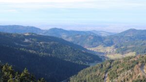 Dieses Bild zeigt eine Webcam-Aufnahme vom Achertal, aufgenommen am Dienstag, den 02.12.2025 um 11:50 Uhr. Die Temperatur betrug 5.9°C.