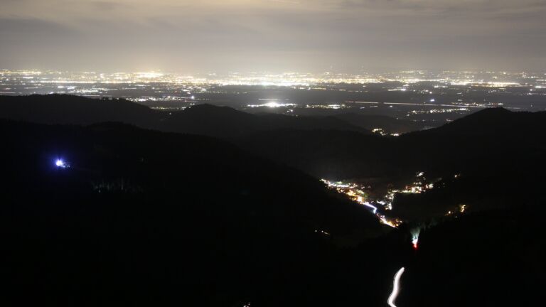 Dieses Bild zeigt eine Webcam-Aufnahme vom Achertal, aufgenommen am Freitag, den 19.12.2025 um 06:40 Uhr. Die Temperatur betrug 7.1°C.