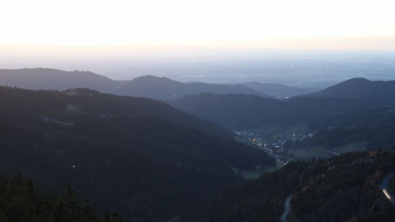 Dieses Bild zeigt eine Webcam-Aufnahme vom Achertal, aufgenommen am Dienstag, den 11.11.2025 um 17:20 Uhr. Die Temperatur betrug 7.2°C.