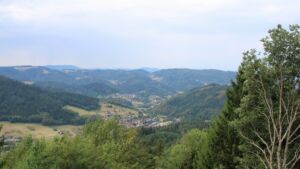 Dieses Bild zeigt eine Webcam-Aufnahme vom Achertal, aufgenommen am Samstag, den 15.08.2026 um 11:30 Uhr. Die Temperatur betrug 28°C.