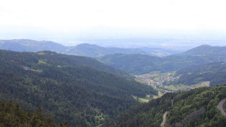 Dieses Bild zeigt eine Webcam-Aufnahme vom Achertal, aufgenommen am Freitag, den 16.05.2025 um 16:30 Uhr. Die Temperatur betrug 10.2°C.