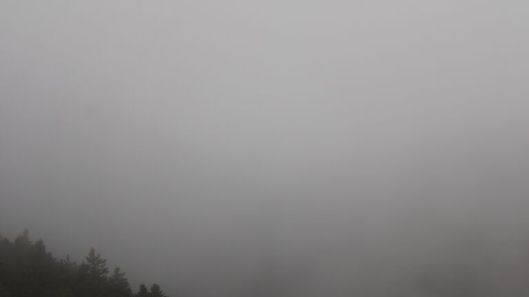 Dieses Bild zeigt eine Webcam-Aufnahme vom Achertal, aufgenommen am Freitag, den 24.10.2025 um 08:30 Uhr. Die Temperatur betrug 0.5°C.