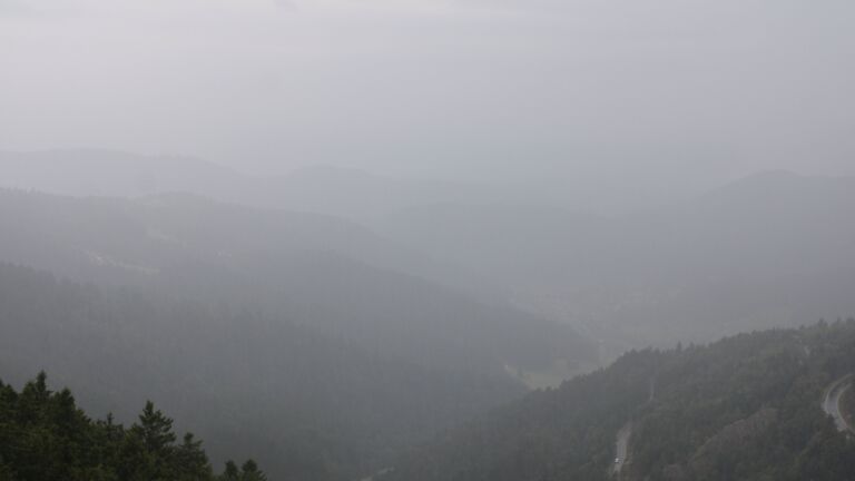Dieses Bild zeigt eine Webcam-Aufnahme vom Achertal, aufgenommen am Mittwoch, den 27.08.2025 um 10:50 Uhr. Die Temperatur betrug 15.9°C.