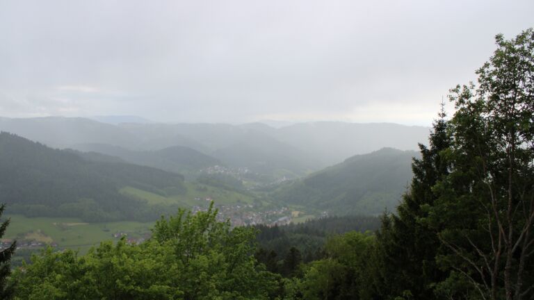Dieses Bild zeigt eine Webcam-Aufnahme vom Achertal, aufgenommen am Freitag, den 15.05.2026 um 17:10 Uhr. Die Temperatur betrug 6.1°C.