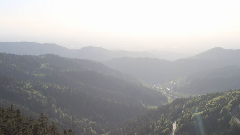 Dieses Bild zeigt eine Webcam-Aufnahme vom Achertal, aufgenommen am Mittwoch, den 29.04.2026 um 19:30 Uhr. Die Temperatur betrug 10.8°C.