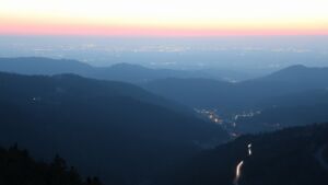 Dieses Bild zeigt eine Webcam-Aufnahme vom Achertal, aufgenommen am Freitag, den 20.03.2026 um 19:20 Uhr. Die Temperatur betrug 5.9°C.