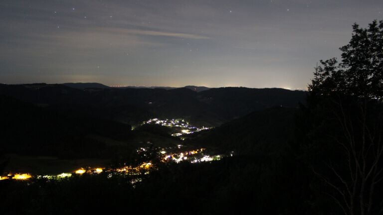 Dieses Bild zeigt eine Webcam-Aufnahme vom Achertal, aufgenommen am Mittwoch, den 08.07.2026 um 02:50 Uhr. Die Temperatur betrug 18.7°C.