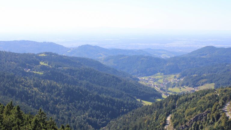 Dieses Bild zeigt eine Webcam-Aufnahme vom Achertal, aufgenommen am Donnerstag, den 18.09.2025 um 15:50 Uhr. Die Temperatur betrug 18.3°C.