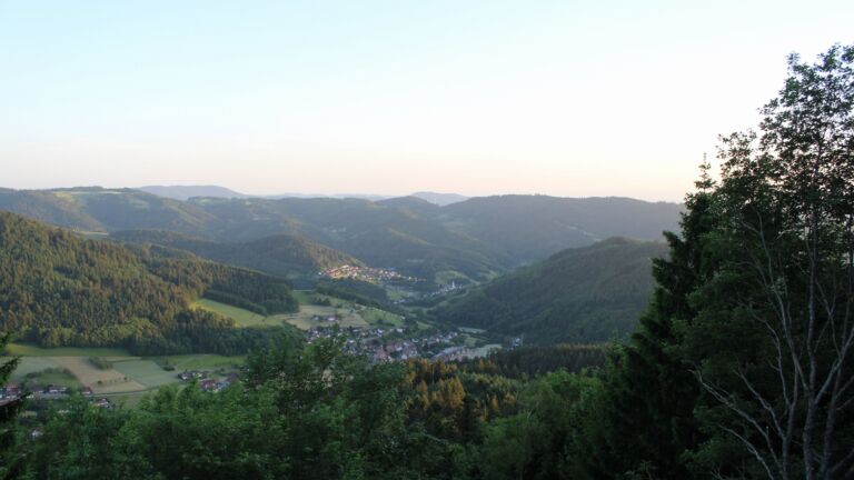 Dieses Bild zeigt eine Webcam-Aufnahme vom Achertal, aufgenommen am Donnerstag, den 28.05.2026 um 20:50 Uhr. Die Temperatur betrug 21.1°C.