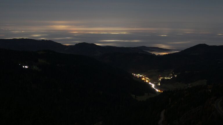 Dieses Bild zeigt eine Webcam-Aufnahme vom Achertal, aufgenommen am Montag, den 10.11.2025 um 05:00 Uhr. Die Temperatur betrug 4.6°C.