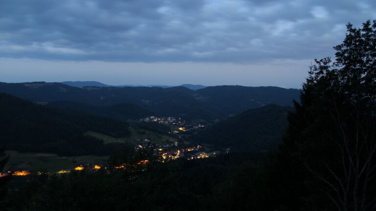 Dieses Bild zeigt eine Webcam-Aufnahme vom Achertal, aufgenommen am Donnerstag, den 09.07.2026 um 04:40 Uhr. Die Temperatur betrug 17.2°C.