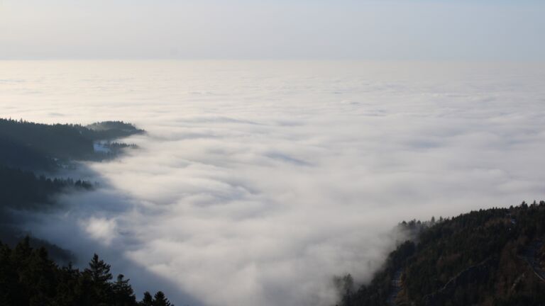 Dieses Bild zeigt eine Webcam-Aufnahme vom Achertal, aufgenommen am Sonntag, den 18.01.2026 um 15:30 Uhr. Die Temperatur betrug 5.6°C.