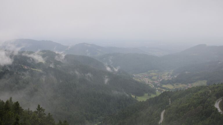 Dieses Bild zeigt eine Webcam-Aufnahme vom Achertal, aufgenommen am Mittwoch, den 04.06.2025 um 18:40 Uhr. Die Temperatur betrug 11.1°C.